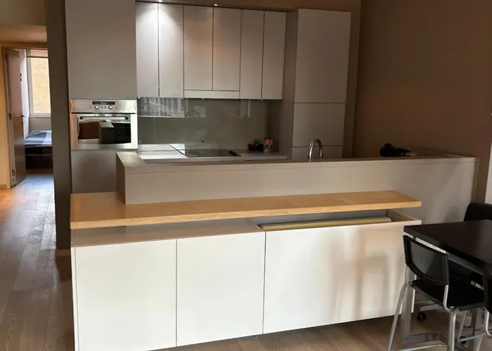 Comfortable Two Bedroom In Center *