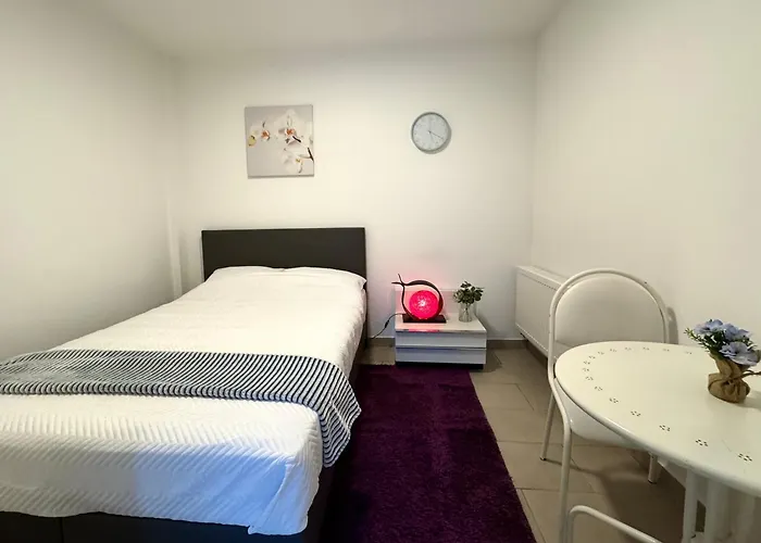 Cosy A Metro Vandervelde דירה *