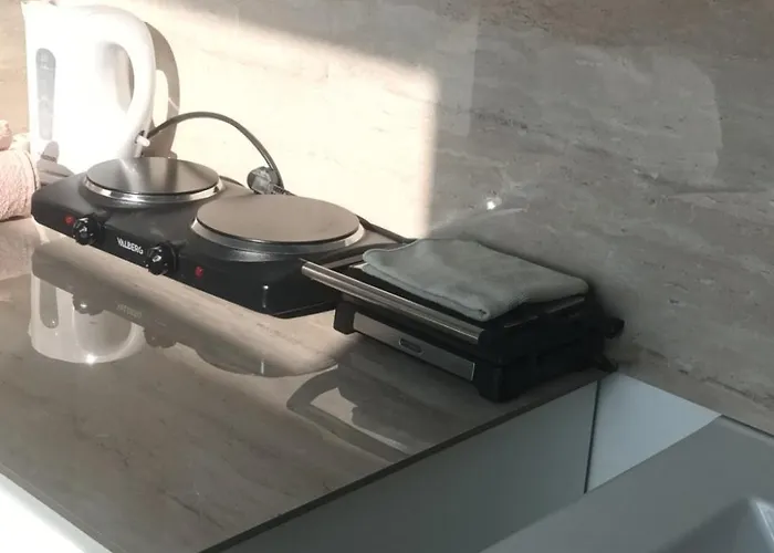 布鲁塞尔机场私人一室公寓 *