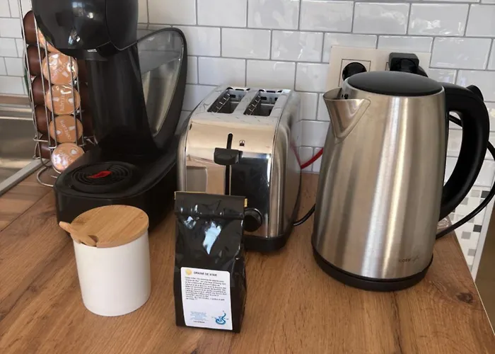 Apartment Bright Close To Everything!