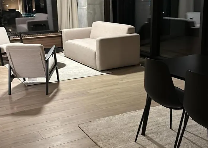 Luxurious In Center *