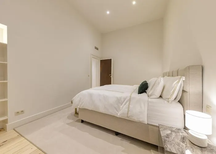 In The Hyper-center Апартаменты *