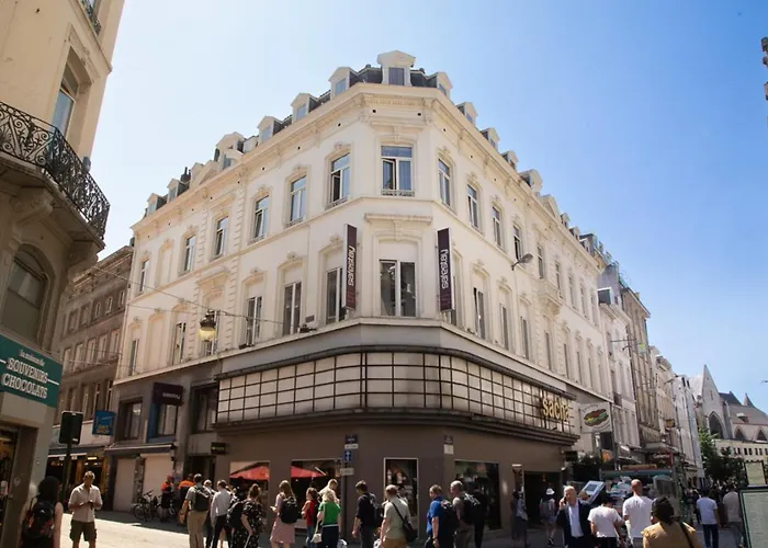 Safestay Grand Place 3*