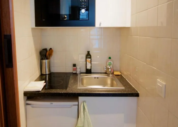 Beautiful And Bright Avlouise דירה