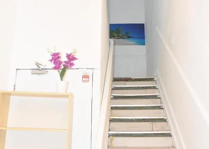 Confort Gare De L'ouest, Troisiemes Etages Appartement Brussel