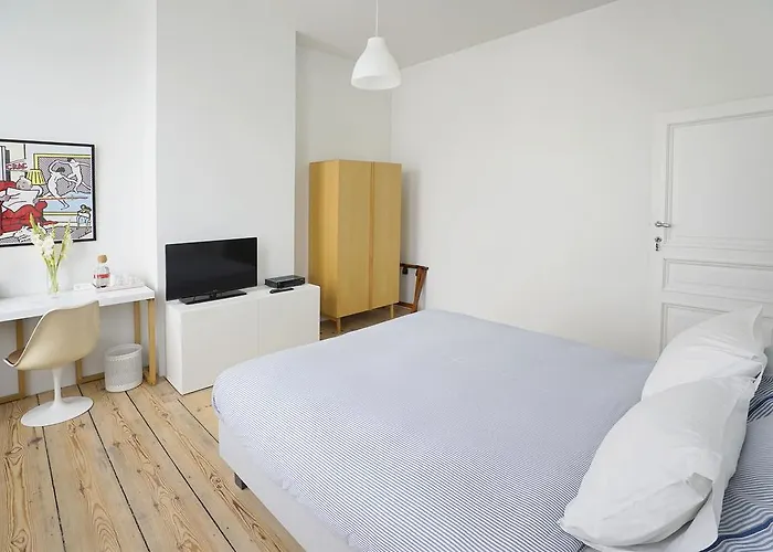 Bed & Breakfast & The City 4*