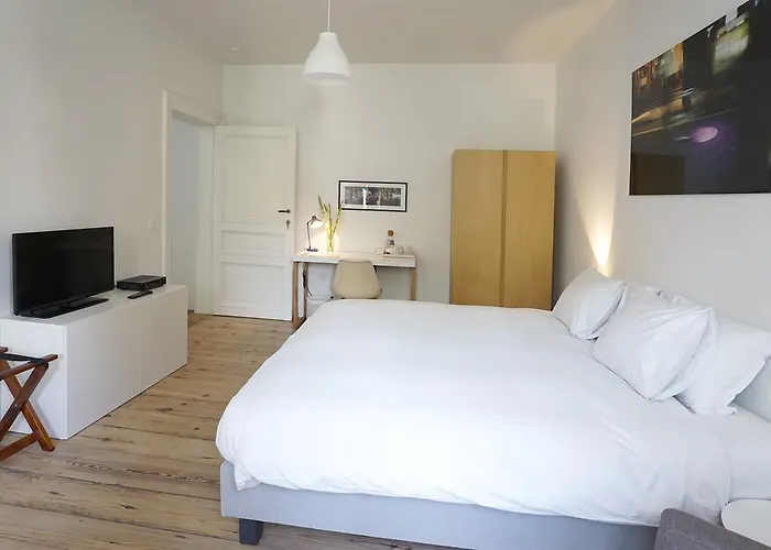 Bed and Breakfast & The 4*