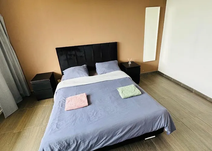 Meuble 92m2 + 2 Terrasses Apartment Brüssel