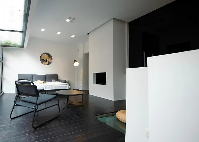 Prestige - Uptown Apartment