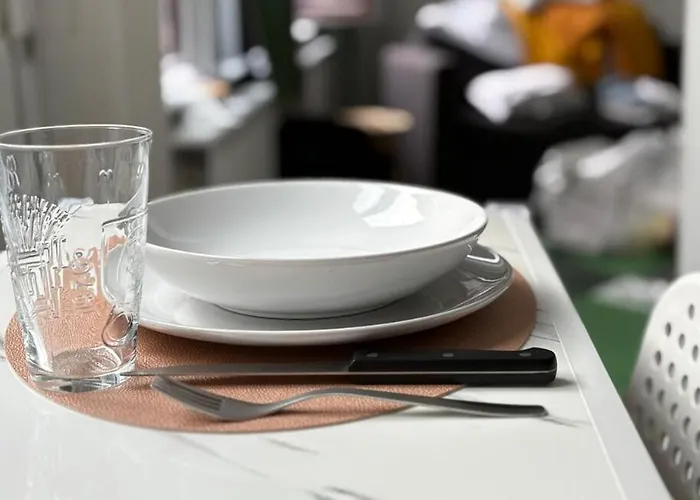 Spacious And Chic 1br - Separate Kitchen & Washer Bruselas