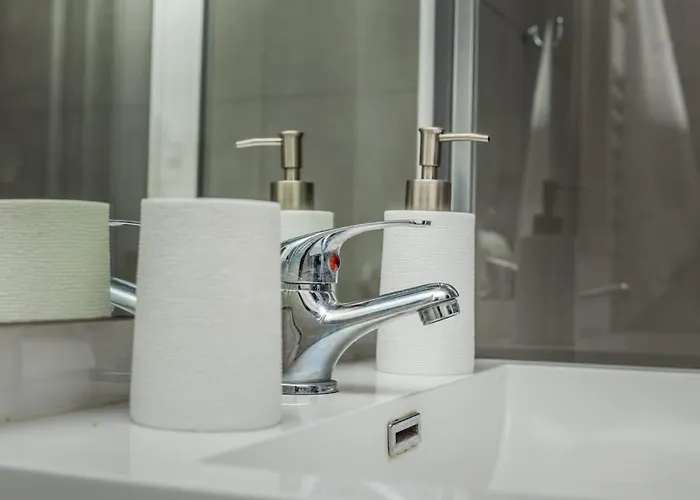 Spacious And Chic 1br - Separate Kitchen & Washer * Bruxelles