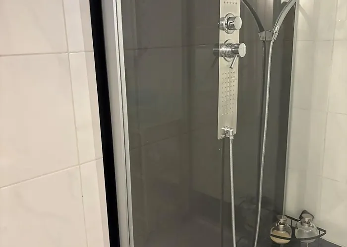 Spacious And Chic 1br - Separate Kitchen & Washer Bruselas