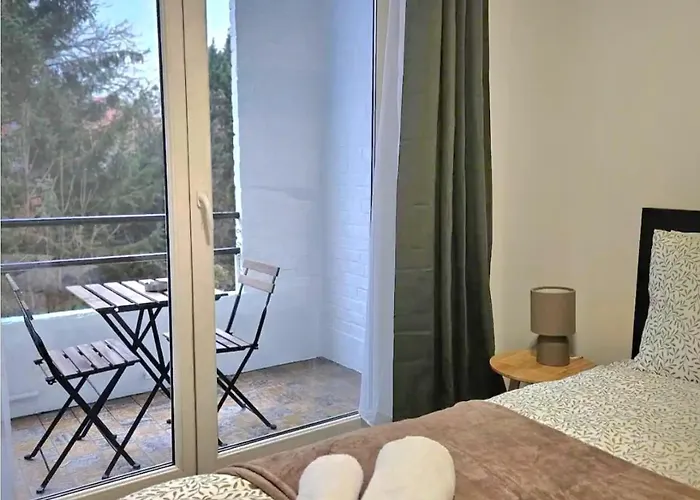 With Terrace 2 Daire Brüksel