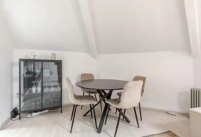 Elegant In Chatelain Ixelles Apartament *