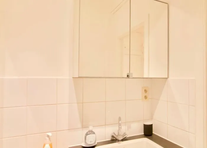 Very & Large Studio-plasky *