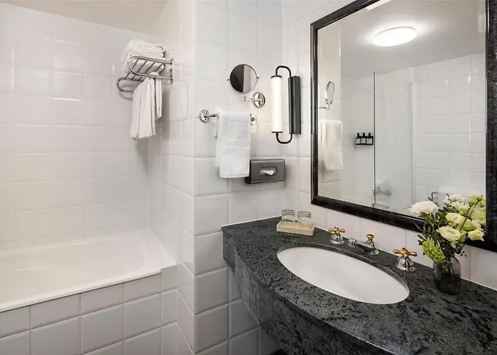 Nh Carrefour De L'europe 4*