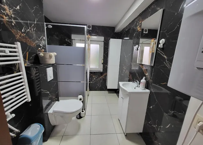 Charles House בית הארחה *