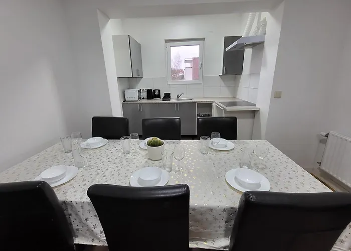 בית הארחה Charles House *