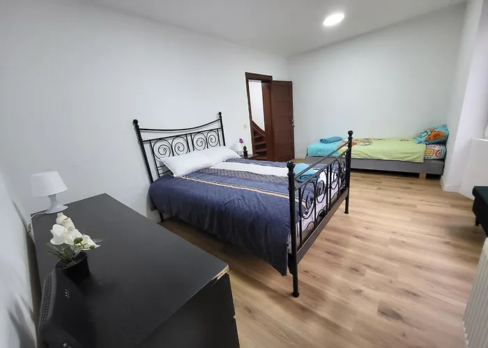 בית הארחה Charles House *