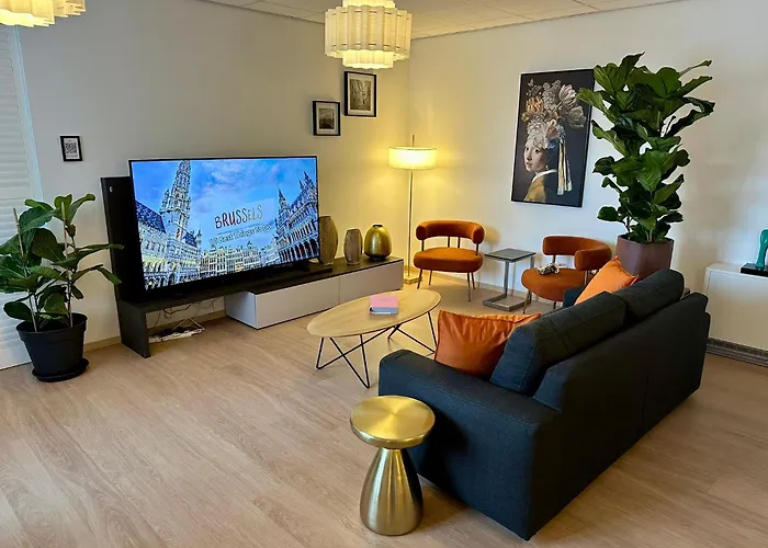 Grand Place - Prime Location 2 Bedroom Apartment *