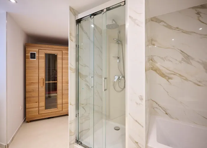 Toison D'or & Sauna דירה *