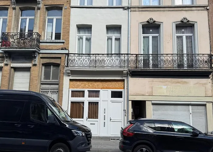 Magnifique Au 2eme Etage, A Proximite De La Gare Du Midi! *