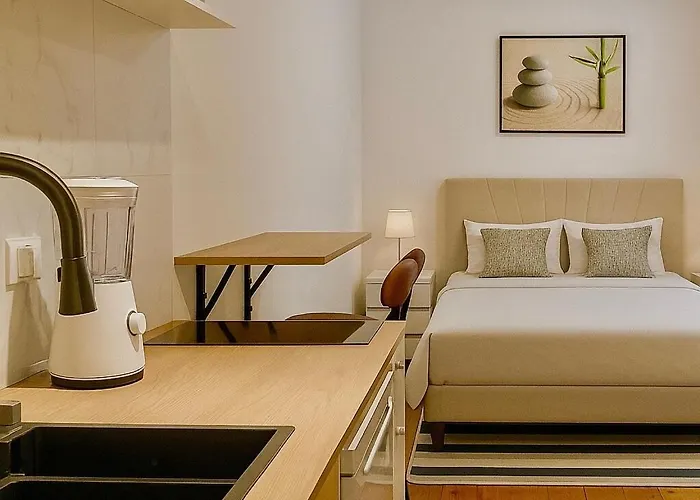 Cozy And Centrally Located Apartment *