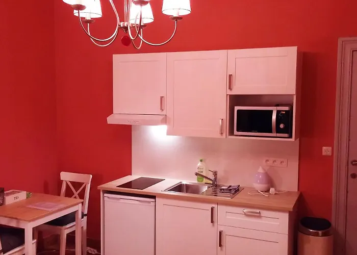 Charming With Terrace Near Merode *