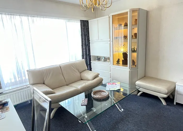 - - - - - Au Sixieme Ciel - - - - - *