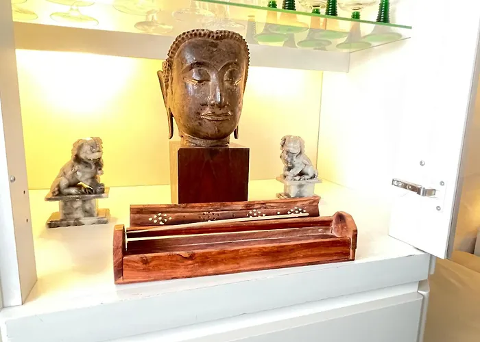 - - - - - Au Sixieme Ciel - - - - - *