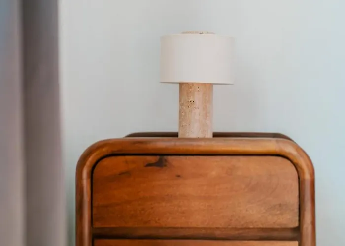 Slow Moments In Apartman Brüsszel