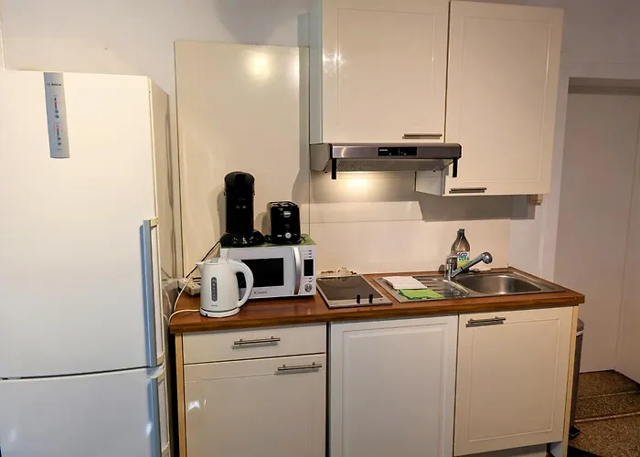 And Convenient Near Supermarkets And Public Transports Apartment *