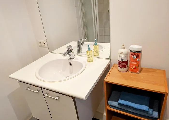 And Convenient Near Supermarkets And Public Transports Apartment *