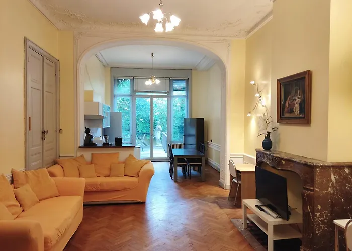 Bright 1br With Terrace Near Montgomery *