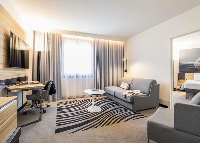 Novotel Off Grand Place מלון