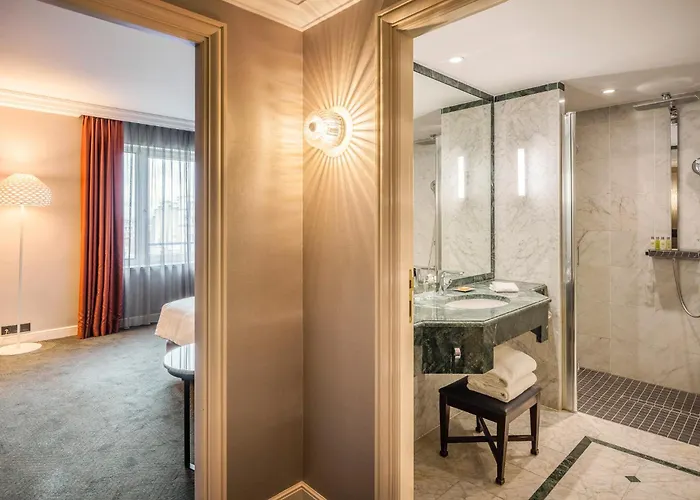 Hilton Grand Place Hotel 4*