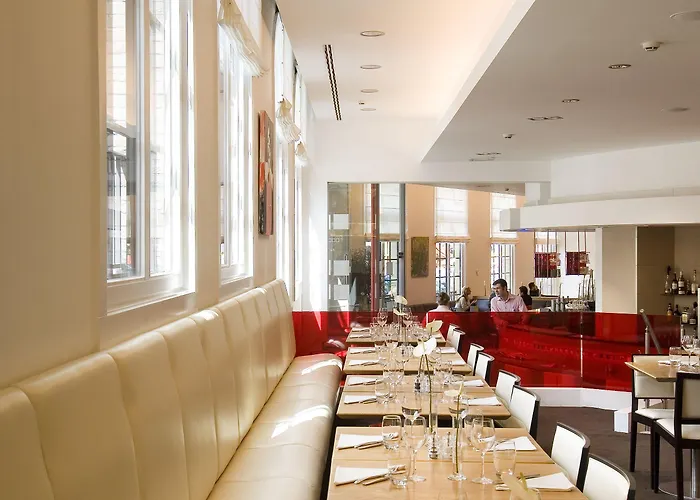 Novotel Off Grand Place מלון