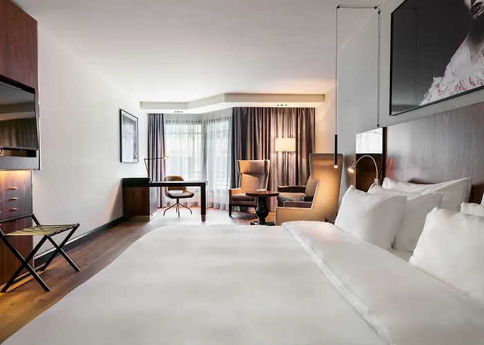 Radisson Collection Grand Place מלון 5*