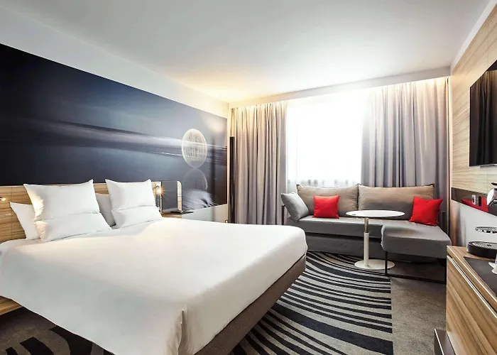 מלון Novotel Off Grand Place 4*