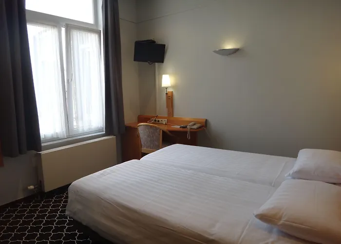Safestay Grand Place Hotel 3*