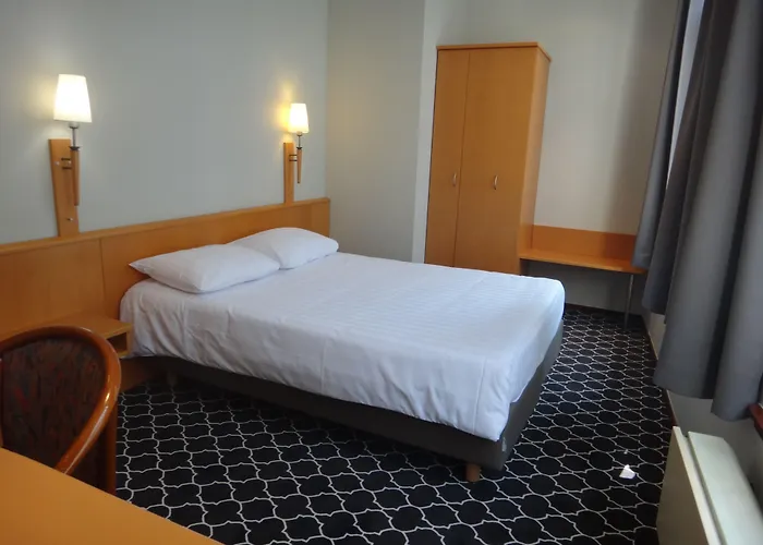 Safestay Grand Place 3*