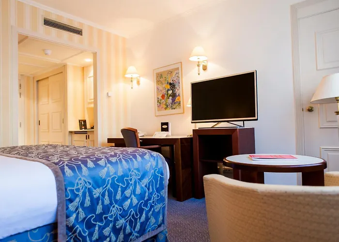 Le Chatelain Hotel 5*