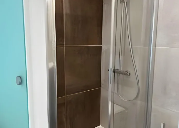 With Ensuite And Garden בית הארחה בריסל