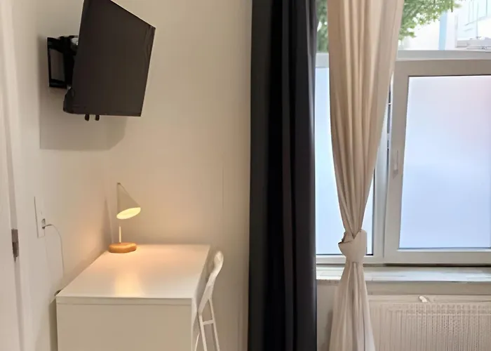 Comfortable 10 Min From Midi Station And 15 Min From Center Brüsszel