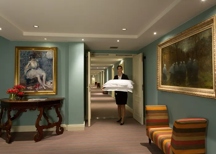 Otel Amigo, A Rocco Brüksel