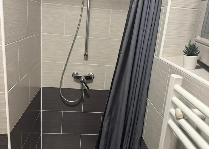 La Perla Louise Apartment