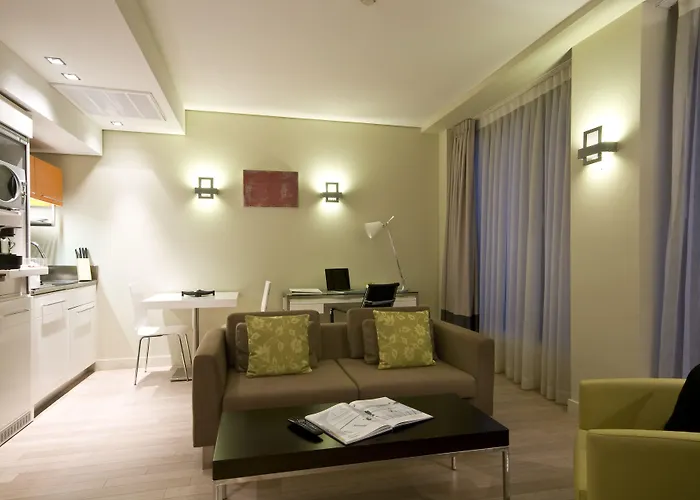 B-aparthotel Grand Place 4*