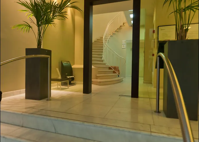 B-aparthotel Grand Place Апарт-отель