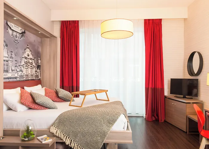 Adagio Grand Place 3*