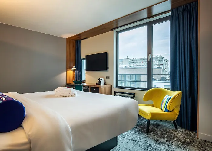 Hotel Pestana Schuman 3*